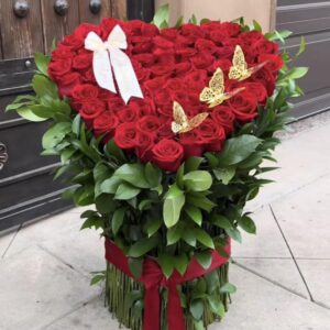 Heart-shaped bouquet of roses