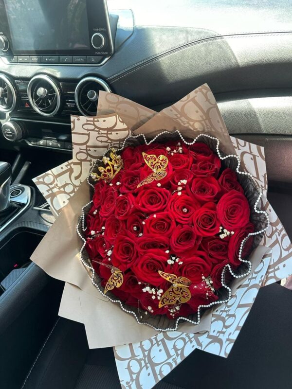 2 Bouquet of red roses