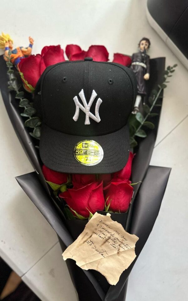 Bouquet of roses with details