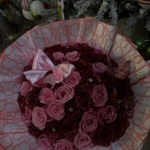 Bouquet of red and pink roses