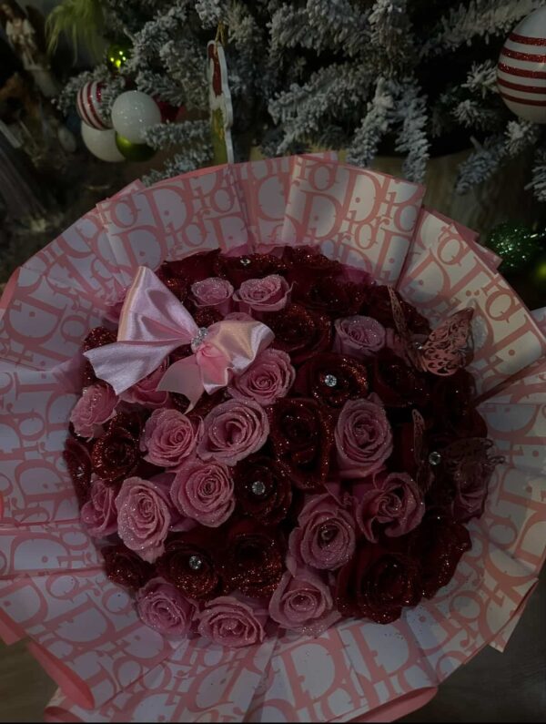 Bouquet of red and pink roses