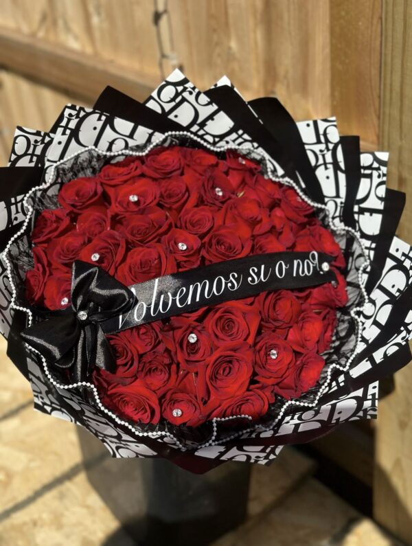 Bouquet of red roses