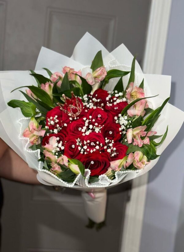 Bouquet of roses with flowers