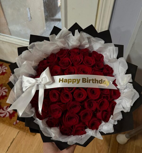 Happy birthday bouquet of roses